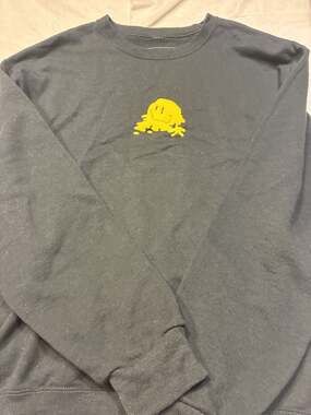 Red Eight Melting Smiley Face Graphic Sweatshirt Black Medium